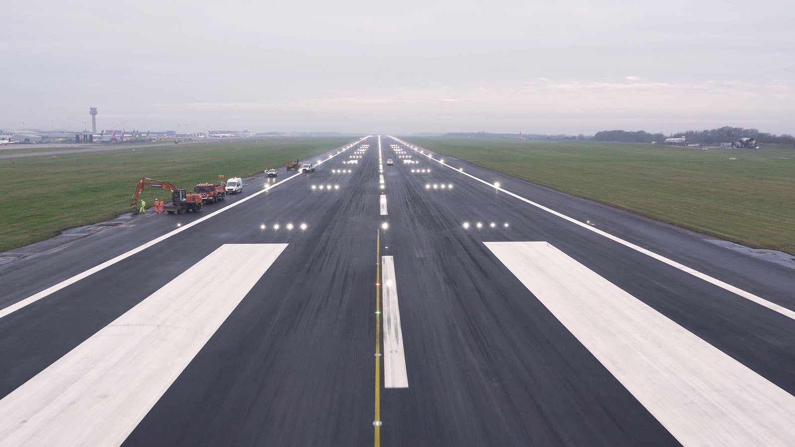 galliford try east midlands airport runway resurfacing