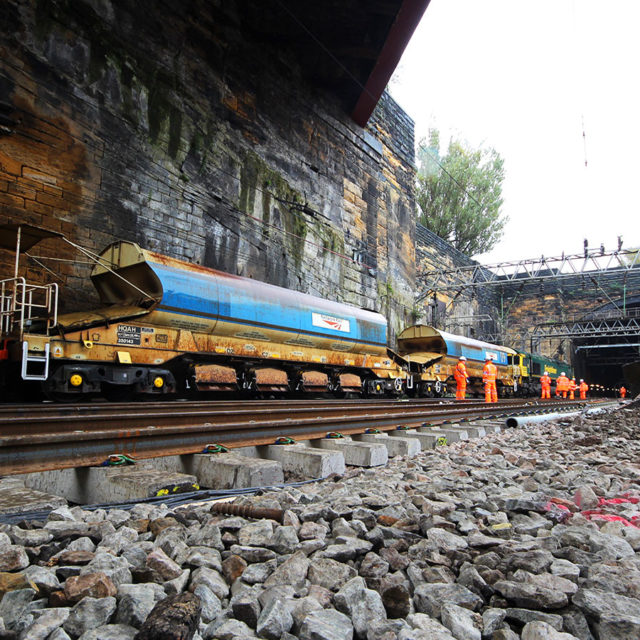 liverpool station gantry construction