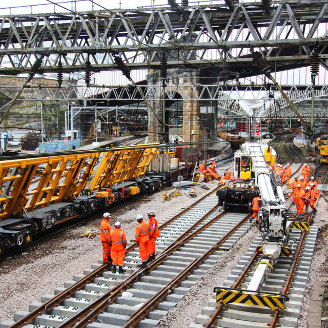 liverpool station gantry construction